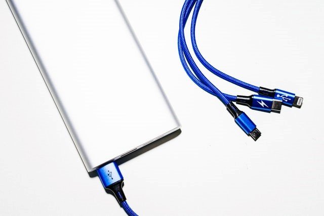 What Should I Pack For A 1-day Trip ? Top packing list - power bank for your trip - pack in one day